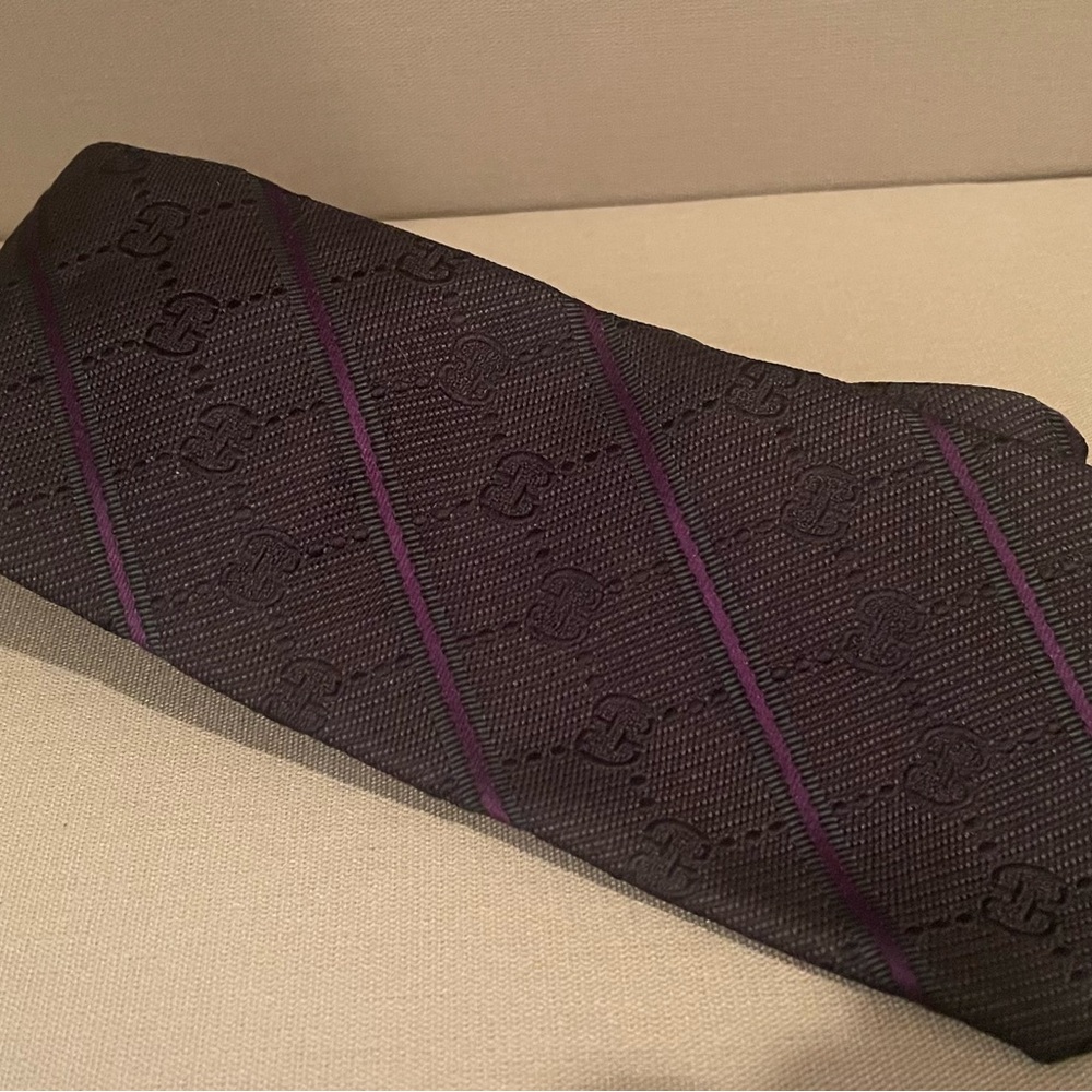 Gucci Black and Purple Patterned Tie
